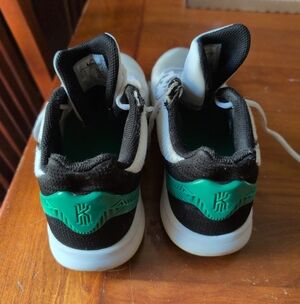 Nike Kids' Black and Teal Athletic Shoes 7Y